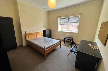 Sixth Avenue, Heaton, Newcastle - Image 3